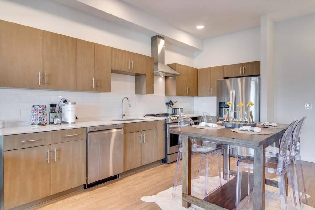 Stylish Downtown Condo W/ Pool & Parking Nashville Dış mekan fotoğraf