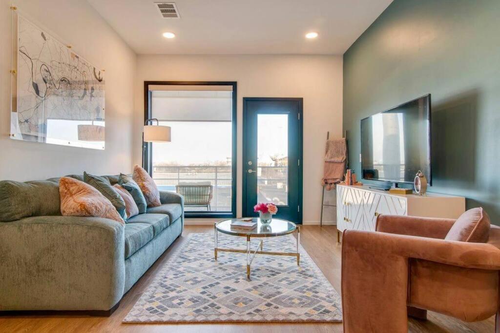 Stylish Downtown Condo W/ Pool & Parking Nashville Dış mekan fotoğraf